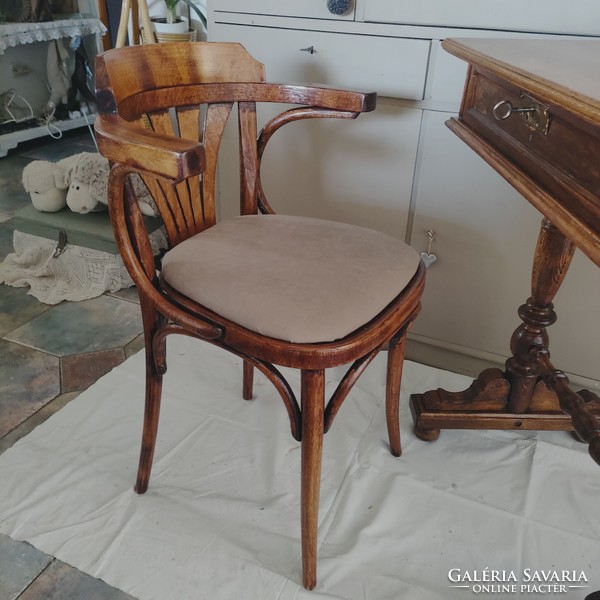 Antik íróasztal felnyitható asztalappal és thonet stílusú székkel