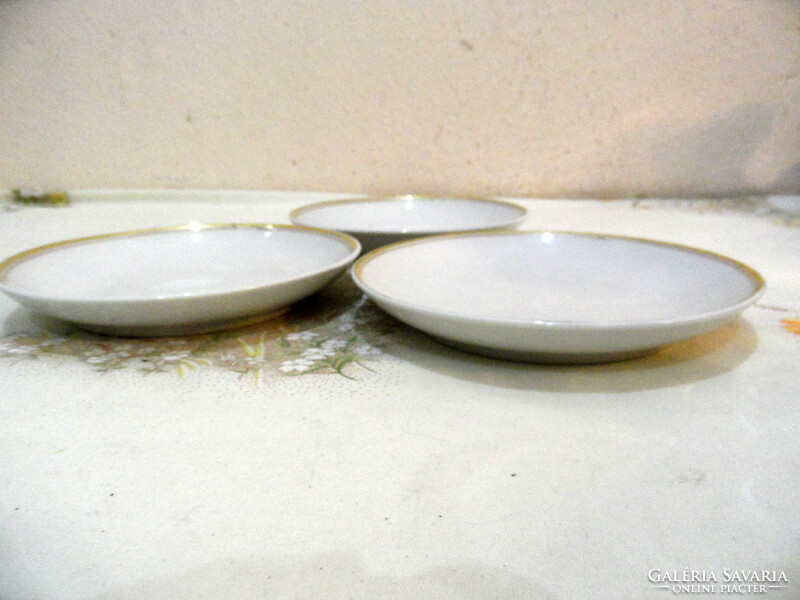 Hollóházi porcelán süteményes tányér ( 3 db. )