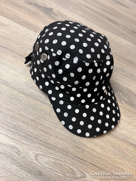 Summer hat with polka dots