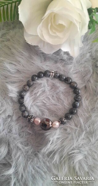 Mineral bracelet with cultured pearl inlay
