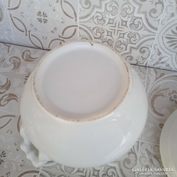 Old white coma bowl, soup bowl