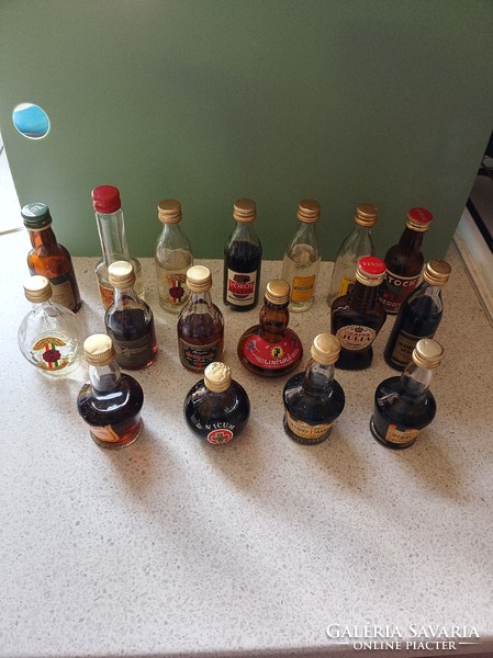 17 retro mini drinking bottles for collectors