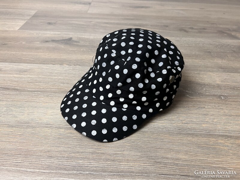 Summer hat with polka dots