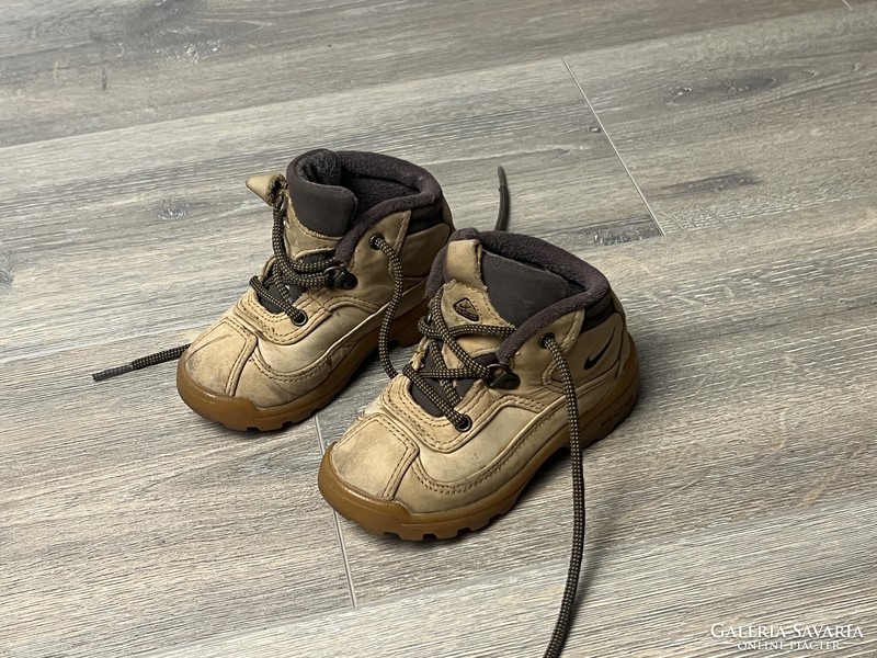 Nike Magasszárú baba cipők, két pár fehér:21es camel:23 as