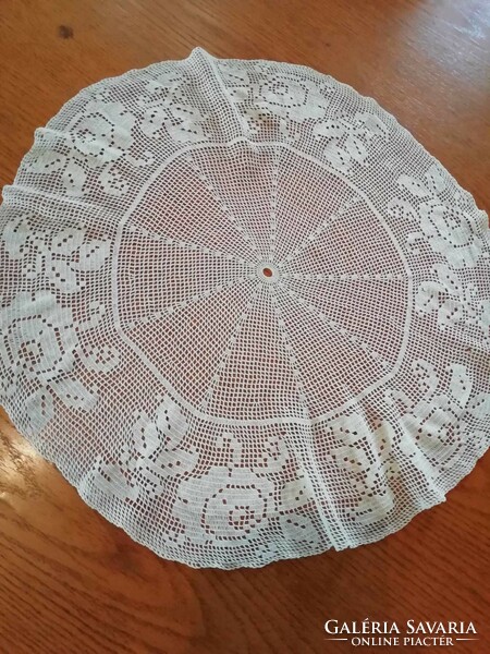 57 cm round crochet tablecloth