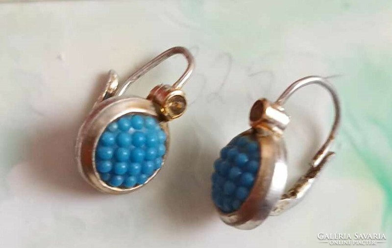 Antique stud earrings with blackberry pattern