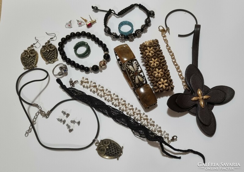 Package of 16 pieces of jewelry, bracelets, necklaces and earrings