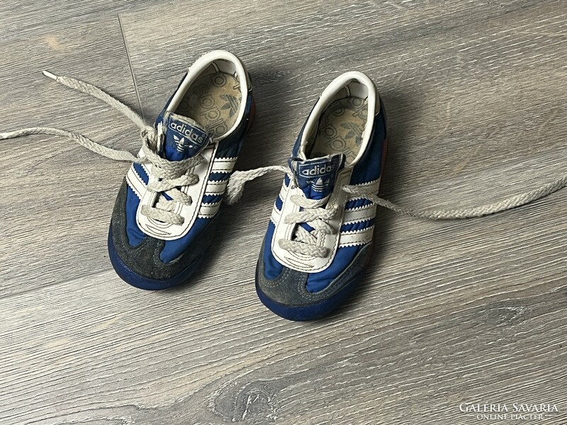 Adidas vintage sports shoes 18-19 es