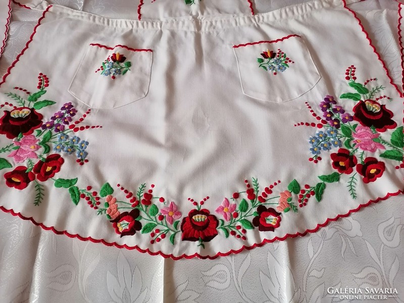 Embroidered apron from Kalocsa