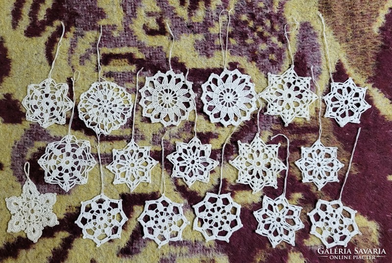Crochet snowflake package (17 pieces)