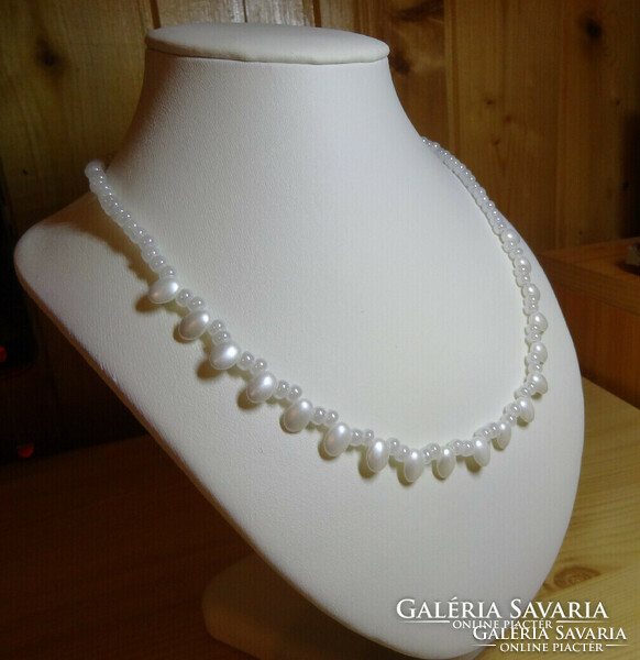 Special necklaces made of quality Czech pearls.