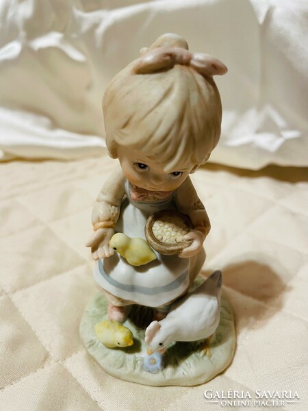 Vintage Lefton kézzel festett Taiwan-i porcelán figura-Kislány csirkéket és tyúkot etet