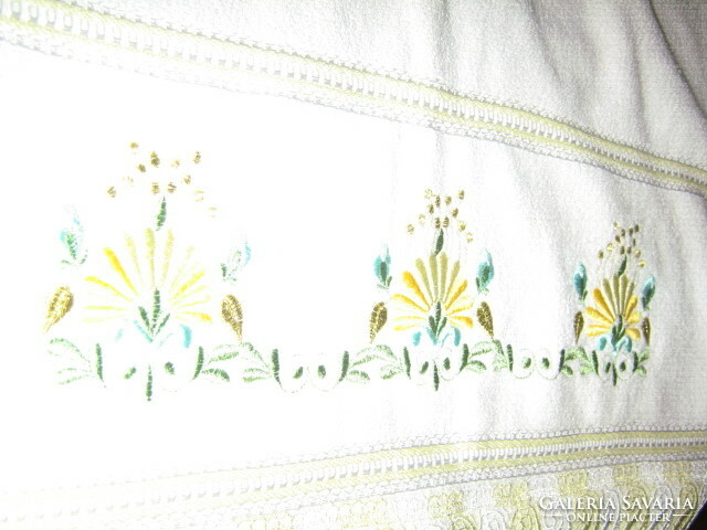Beautiful embroidered lace towel set