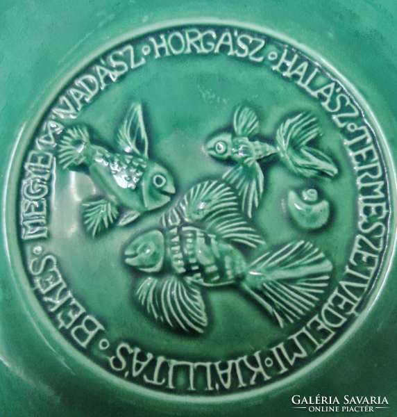 Békés megye vadász horgász halász természetvédelmi kiállítás feliratú mázas kerámia emlék tényér