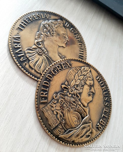Maria theresia gold ducat and frid . D. G. Rex's coin on a commemorative copper plaque in a pair, 8 cm