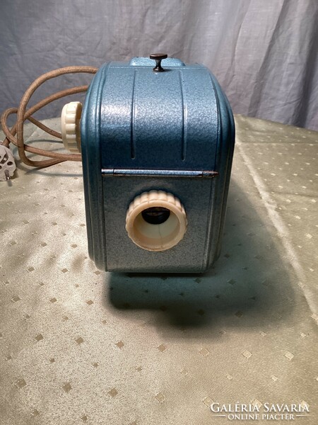 Elzet plate price factory slide projector in working condition.