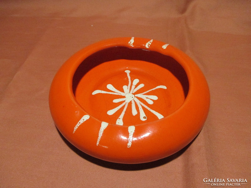 Retro ceramic ashtray with ashtray