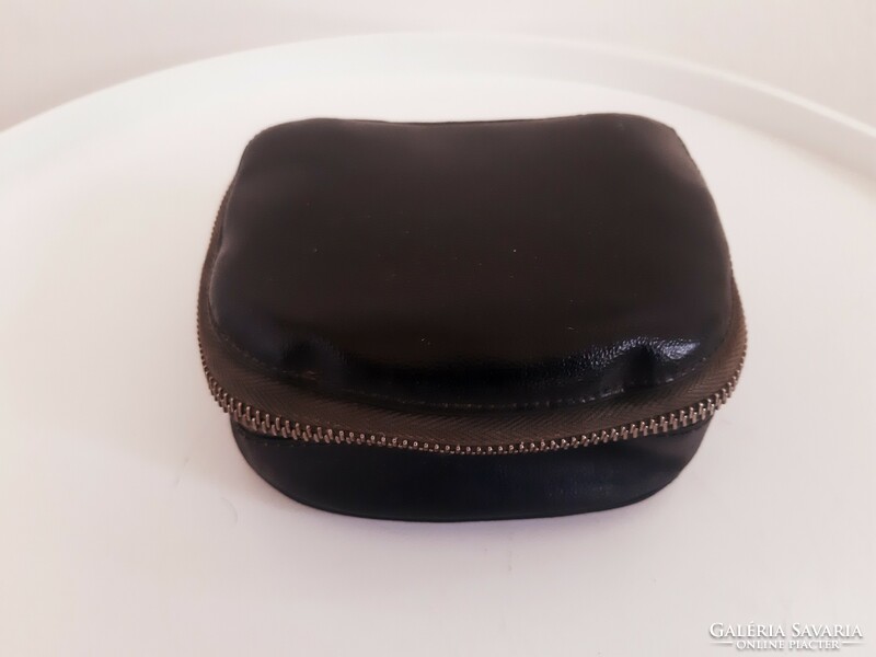 Travel shaving set in leather case