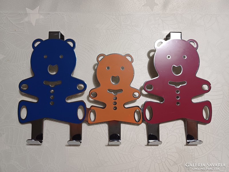 A teddy bear hanger that can be hung on the door
