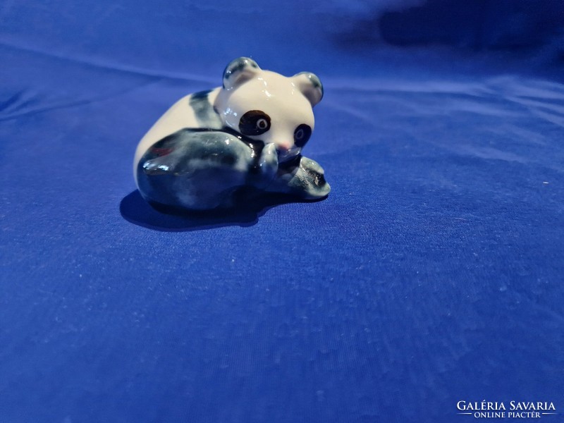 Orrát vakaró panda maci kínai porcelán