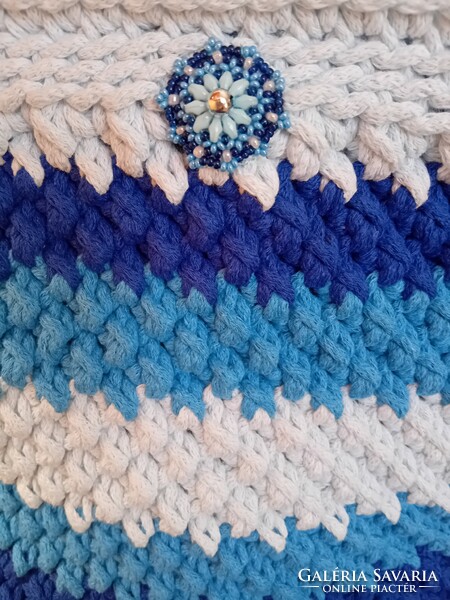 Bag crocheted from cord yarn