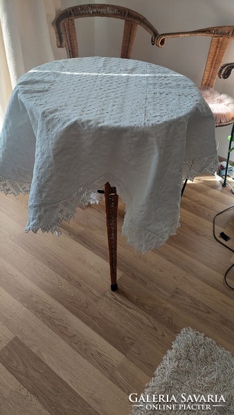 An old home-woven tablecloth from Transylvania with round crochet, very nice!