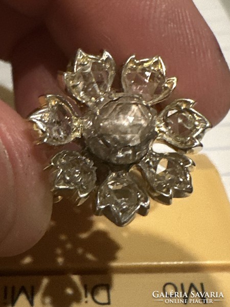Margaréta fazonú régi eredeti gyémántokkal/0,85 ct / diszitett 14kr aranygyűrű eladó!Ara:110.000.-