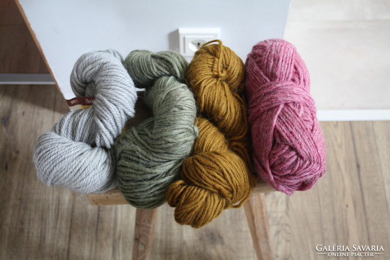 100% Wool colored yarns - 400 grams, flawless