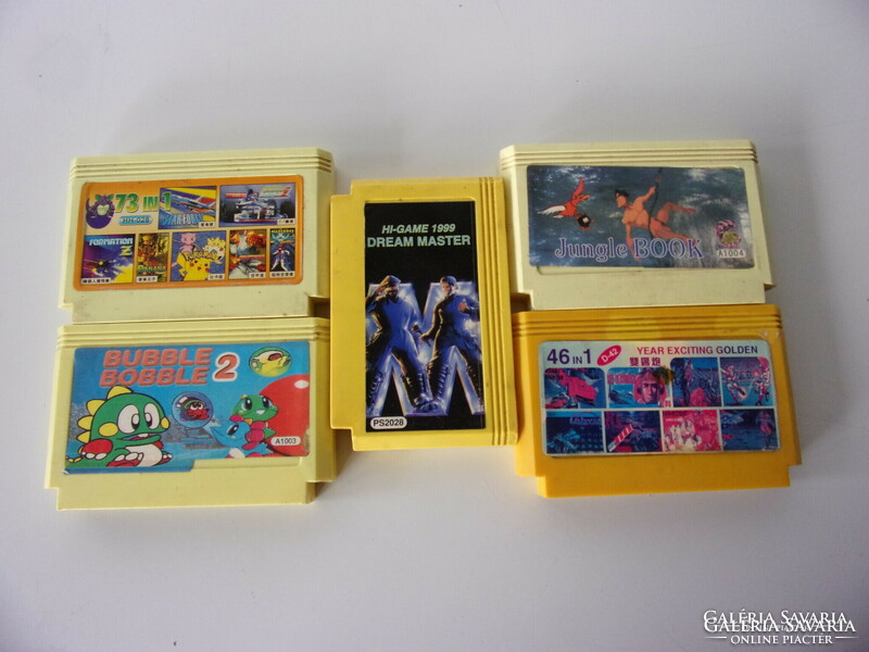 5 yellow game cassettes.