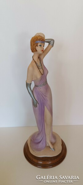 Vivien C. Italy kézzel festett műgyanta sorszámozott szobor