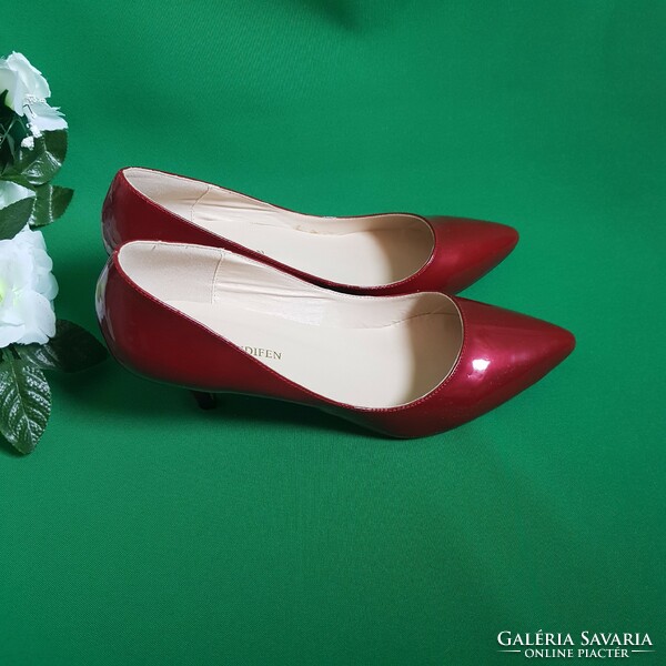 Újszerű, 40-es vörös magassarkú cipő, alkalmi magassarkú, lakkcipő