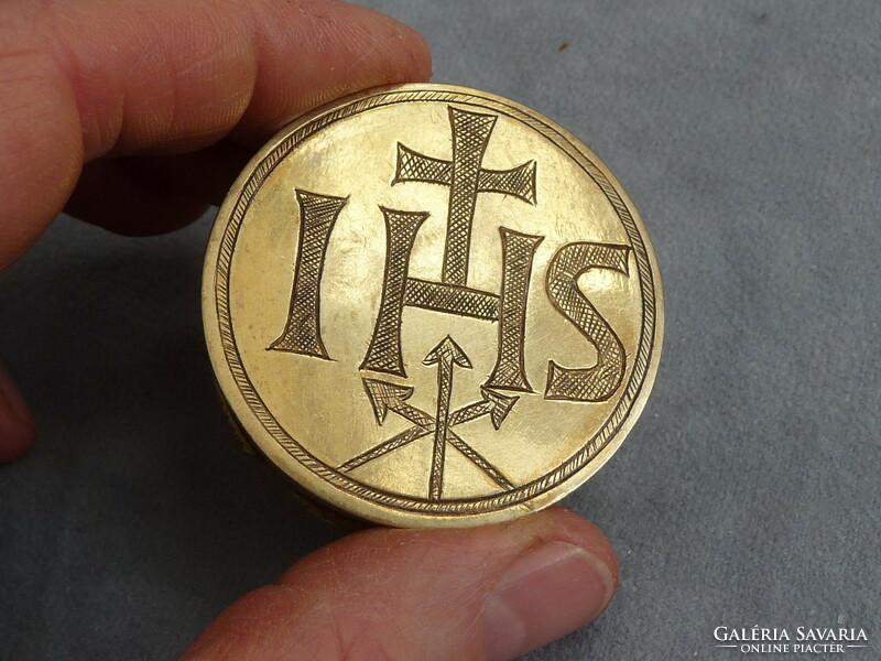 Antik vallásos kegytárgy tűzaranyozott ezüst ? szelence utolsó kenet tartó IHS monogrammal 19. sz