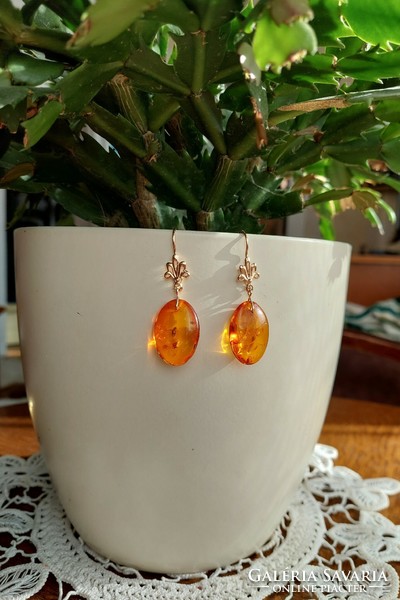 Classic gold earrings with amber