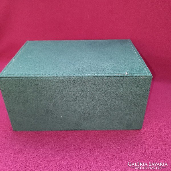 Lockable jewelry box with many drawers.