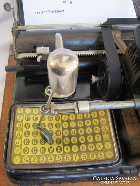 Antik AEG Mignon 4 typ német írógép./Csendőr írógép /működőképes állapotban,dobozában,,kuccsal.