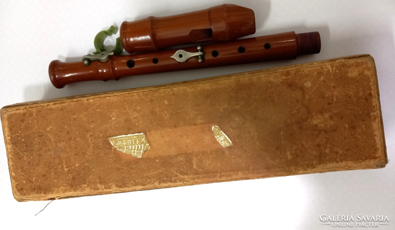 Retro flute sold in its box