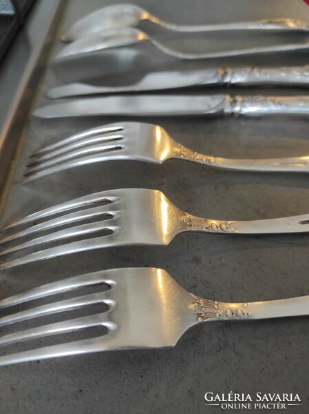 Cutlery with baroque pattern