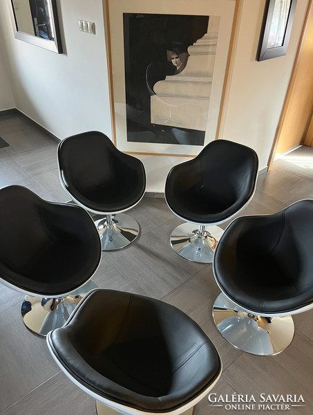 5 design rotating egg chairs! In perfect, unused condition!