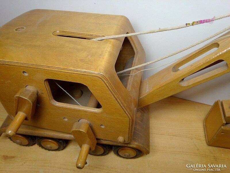 Antik, retro játék. Fából készült vonóköteles bányagép az 1930-as évekből