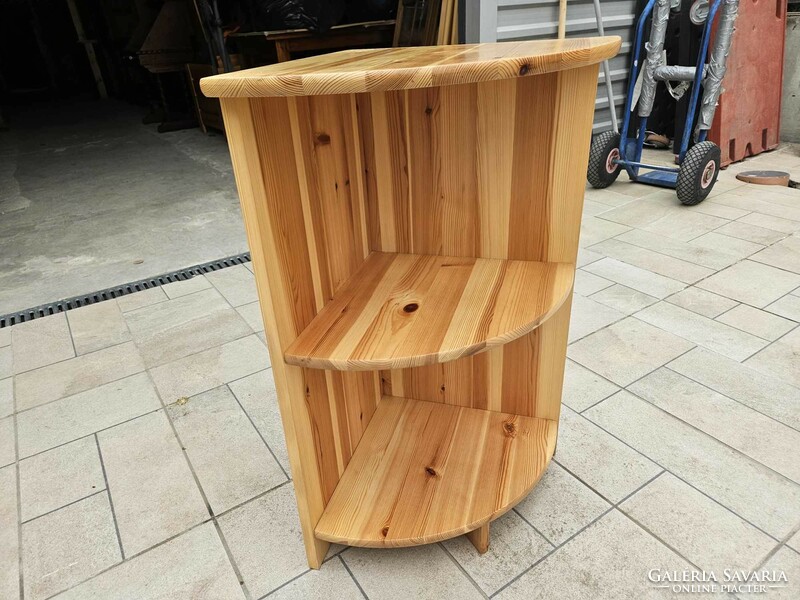 For sale is a pine corner shelf furniture in like new condition, it is completely made of wood. Dimensions: 41 cm x 41 cm. Today