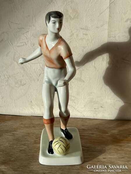 Hollóháza soccer player porcelain figure with unique painting without marking p0008)