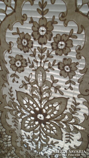 Beautiful antique ecru tulle lace table centerpiece, green lace needlework