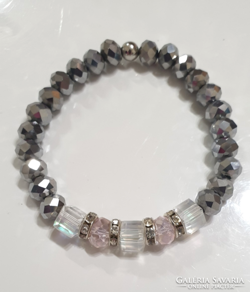 Iridescent faceted glass bracelet with polished glass ornament