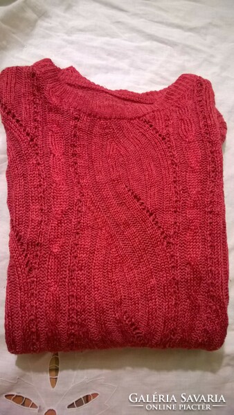 Rubinvörös női pulóver remek mintával M-L