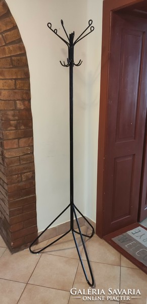 Retro standing hanger