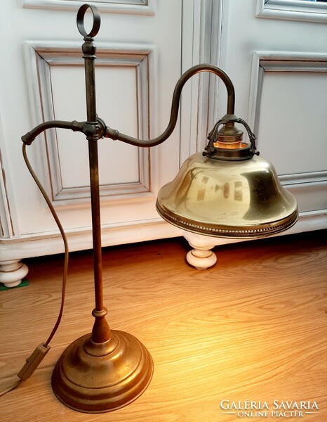 Wonderful Art Nouveau copper desk lamp in beautiful condition