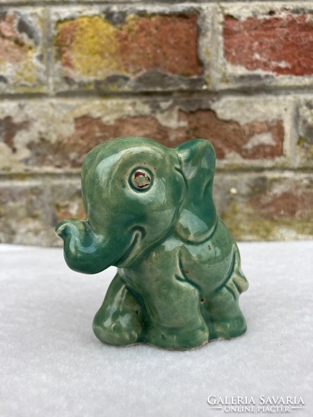 Zöld színű kerámia elefánt figura