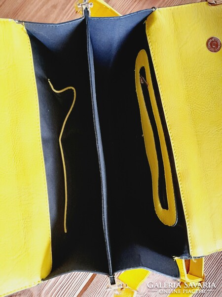 Oktpa sárga női oldaltáska, válltáska, 28 x 24 x 9 cm