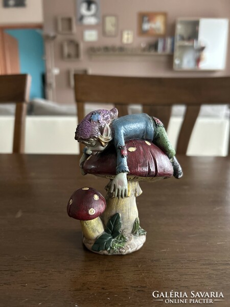 Pixies - goblins resting on mushrooms