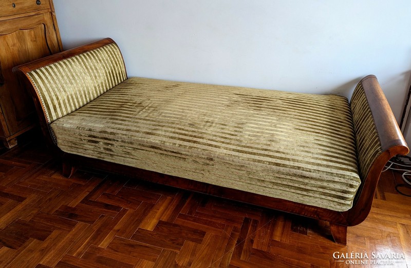 Biedermeier hattyú ágy, kanapé, ágyneműtartós